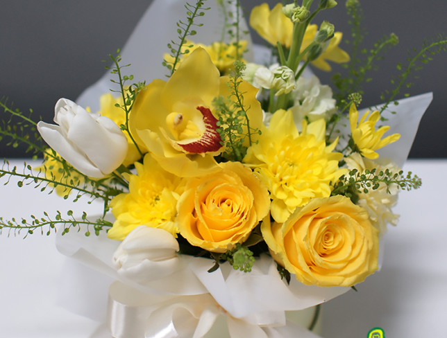 Box with yellow roses and yellow orchid photo